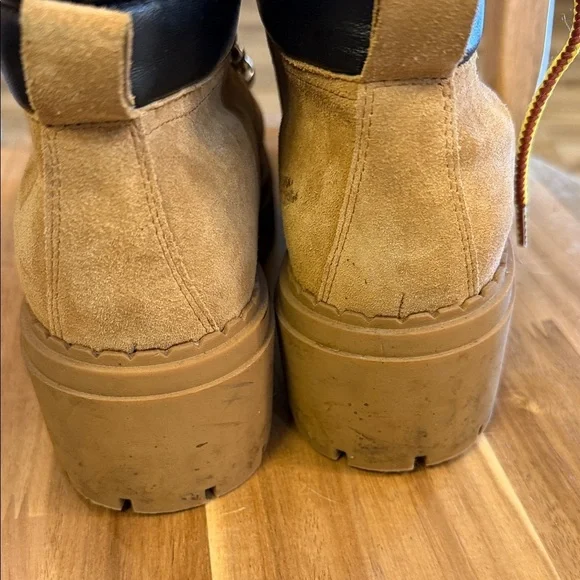 Marc Fisher LTD Nairy lace up shearling lug sole booties in tan suede. Womens 8 - Picture 3 of 10